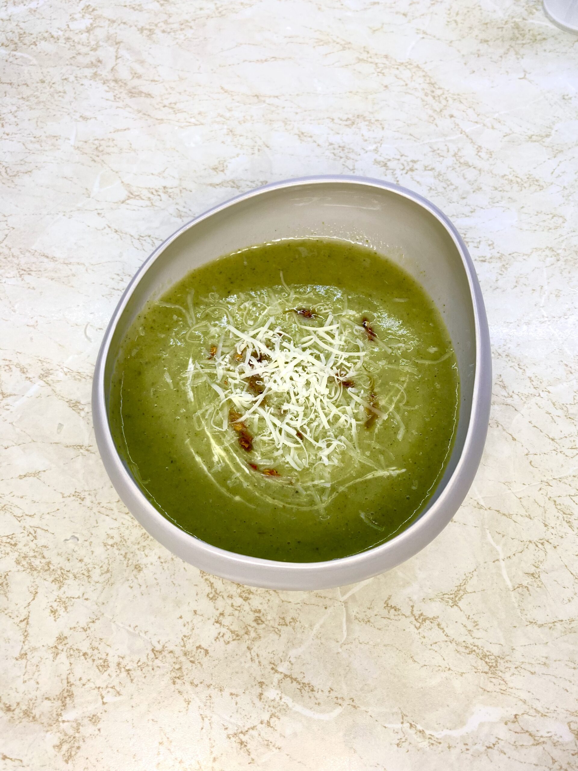 soup, broccoli soup, broccoli, hot honey sauce, σούπα, σούπες, χειμωνιατικες σούπες, μπροκολόσουπα, σούπα βελουτέ, δίαιτα, διατροφή, απώλεια βάρους, υγεία, διατροφολόγος, διαιτολόγος, nutrition, nutritionist, dietitian, nutritionhome, nutrition home, weight loss, winter soups,