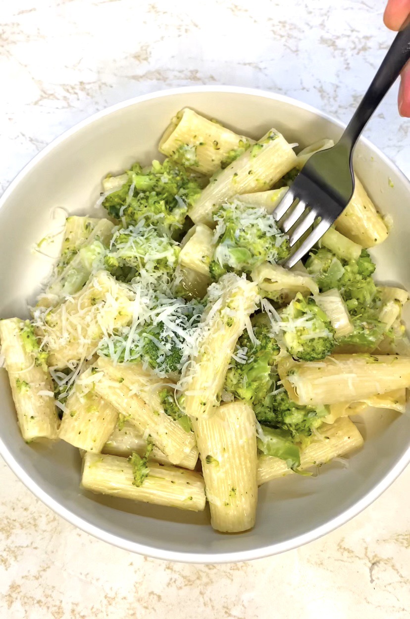 pasta, broccoli pasta, recipe, healthy recipe, συνταγή, υγιεινή συνταγή, μακαρόνια αλά κρεμ με μπρόκολο, μπρόκολο, συνταγή με μπρόκολο, δίαιτα, διατροφή, διατροφολόγος, διαιτολόγος, nutrition, nutritionist, dietitian, nutritionhome, nutrition home, easy recipe, ευκολες συνταγές