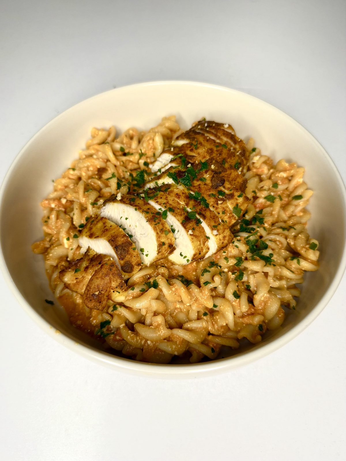 chicken, chicken pasta, pasta, pasta lover, high protein pasta, nutrition, nutritionhome, nutrition home, nutritionist, dietitian, weight loss, diet, health, διατροφή, δίαιτα, διαιτολόγος, διατροφολόγος, υγεία, απώλεια βάρους, μακαρονάδα με κοτόπουλο, συνταγές με κοτόπουλο, εύκολη συνταγή,