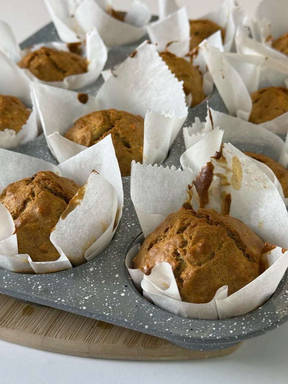 μάφινς μήλου, μήλο, μάφιν, διατροφή, δίαιτα, υγεία, απώλεια βάρους, υγιεινές συνταγές, εύκολες συνταγές, γλυκά, υγιεινά γλυκά, διατροφολόγος, διαιτολόγος, nutrition, nutritionist, dietitian, nutrition home, nutritionhome, diet, weight loss, health, muffins, apple muffins, χωρίς ζάχαρη,