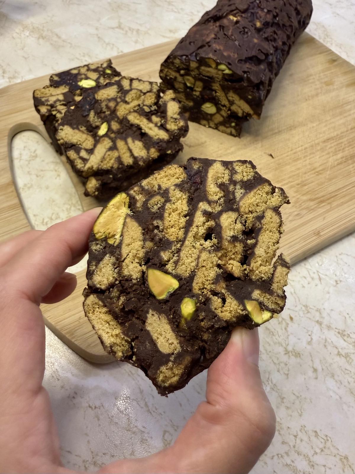 chocolate salami, healthy snack, healthy food, chocolate, sugar free, nutrition, nutrition home, nutritionhome, nutritionist, dietitian, διατροφολόγος, διαιτολόγος, δίαιτα, διατροφή, κορμός σοκολάτας, χωρίς ζάχαρη, υγιεινό γλυκο, εύκολο γλυκό, σοκολάτα