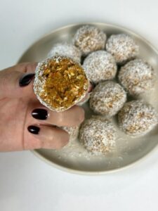 nutrition, nutritionhome, nutrition home, nutritionist, dietitian, weight loss, diet, sweet desserts, energy balls, carrot cake, easy recipes, easy desserts, διατροφή, διατροφολόγος, διαιτολόγος, μπαλάκια ενέργειας, τρουφάκια, κέικ καρότου, εύκολες συνταγές, γρήγορες συνταγές