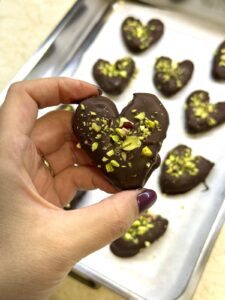 nutritionhome, nutrition home, nutritionist, dietitian, easy recipes, valentines day recipe, chocolate, no sugar recipe, διαιτολόγος, διατροφολόγος, άγιος βαλεντίνος γλυκά, σοκολάτα, καρδιά σοκολατένιου χουρμα