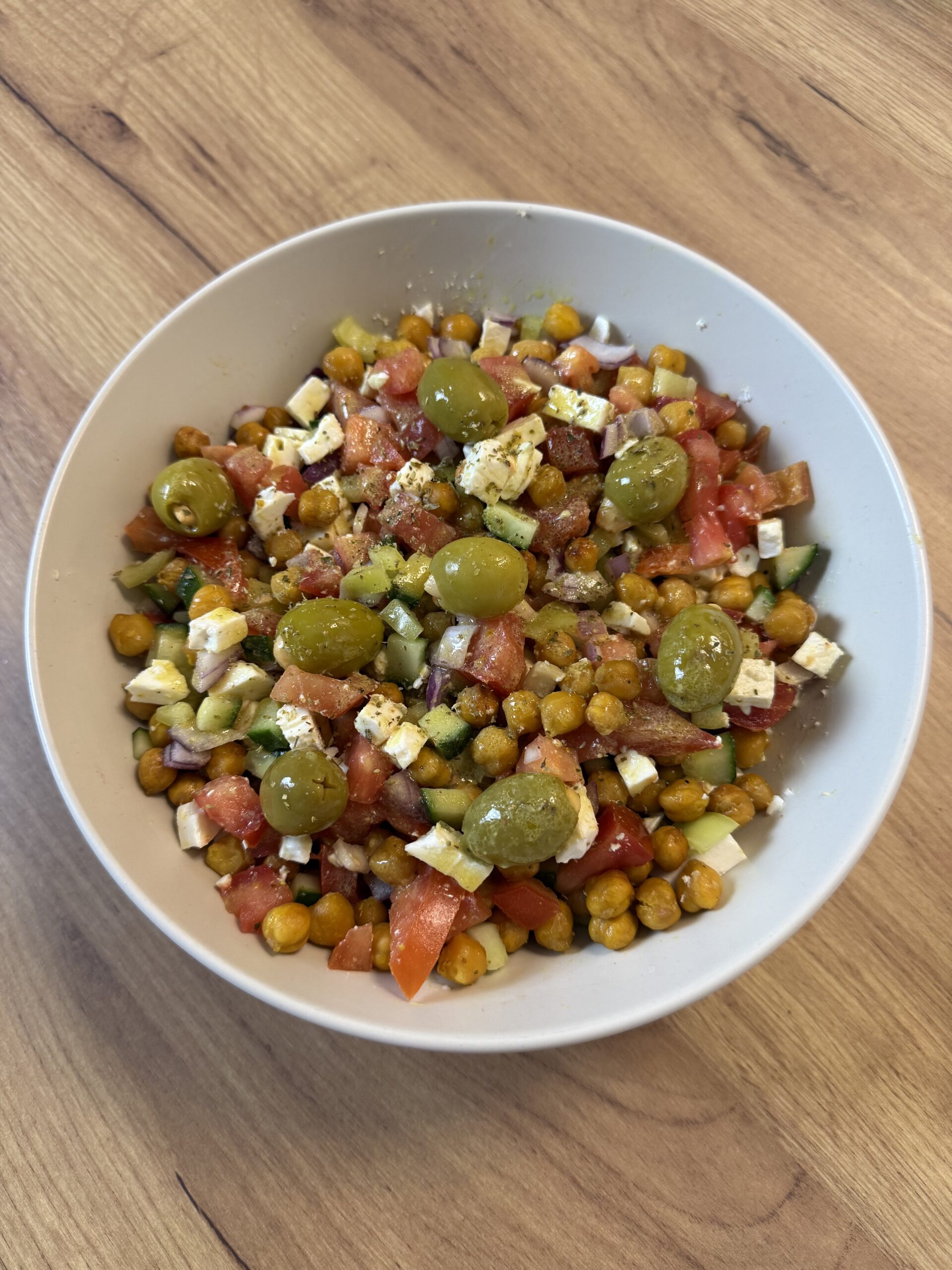 διαιτολόγος, διατροφολόγος, δίαιτα, υγεία, nutritionist, dietitian, healthy recipes, easy recipes, weight loss, vegetarian recipes, vegetarian, crunchy chickpeas, salad with chickpeas, χορτοφαγικές συνταγές, σαλάτα, σαλάτα με τραγανά ρεβίθια, φέτα και γεμιστές πιπεριές, τραγανά ρεβίθια, όσπρια