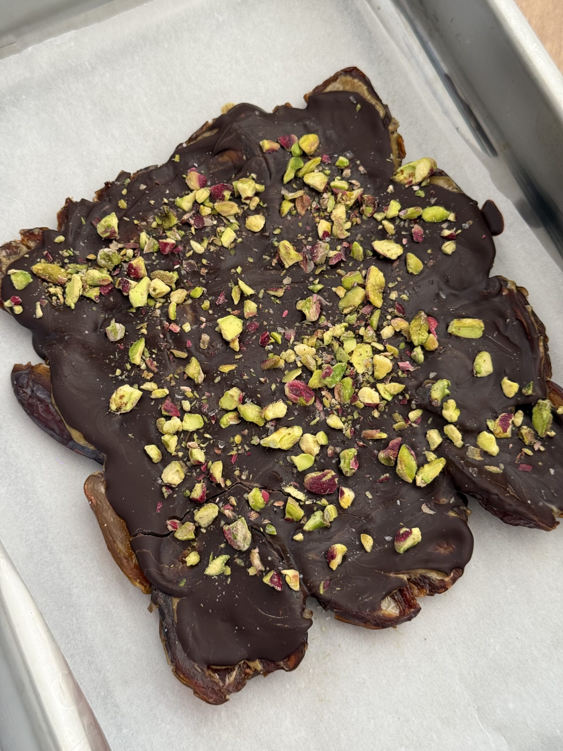 nutritionist, nutrition, dietitian, healthy snack, date snickers, date bark, χουρμάς, γλυκά με χουρμά, διαιτολόγος, διατροφολόγος, υγιεινά γλυκά