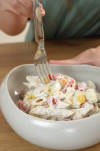 nutrition home, nutritionhome, nutritionist, dietitian, easy recipes, εύκολες συνταγές, μακαρονοσαλάτα, σαλάτα ζυμαρικών, σαλάτα ζυμαρικών με σως φέτας, vegetarian, καλοκαιρινές συνταγές, διαιτολόγος, διατροφολόγος, pasta salad, feta